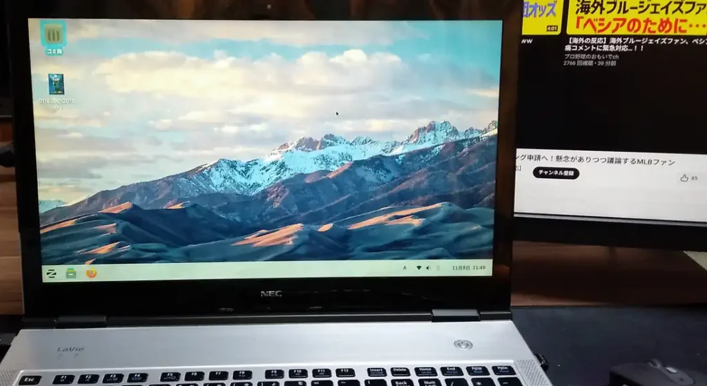 ZorinをインストールしたノートPC